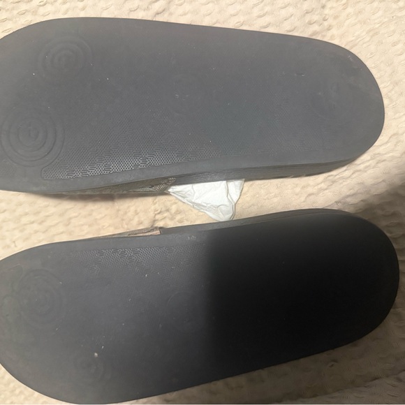 COPY - Gucci Tian Pusuit slide - Picture 8 of 8